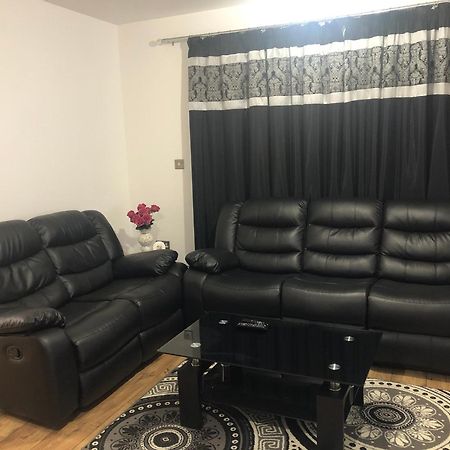 Luxury Kingsize Bedroom With Private Bathroom Northolt  Luaran gambar
